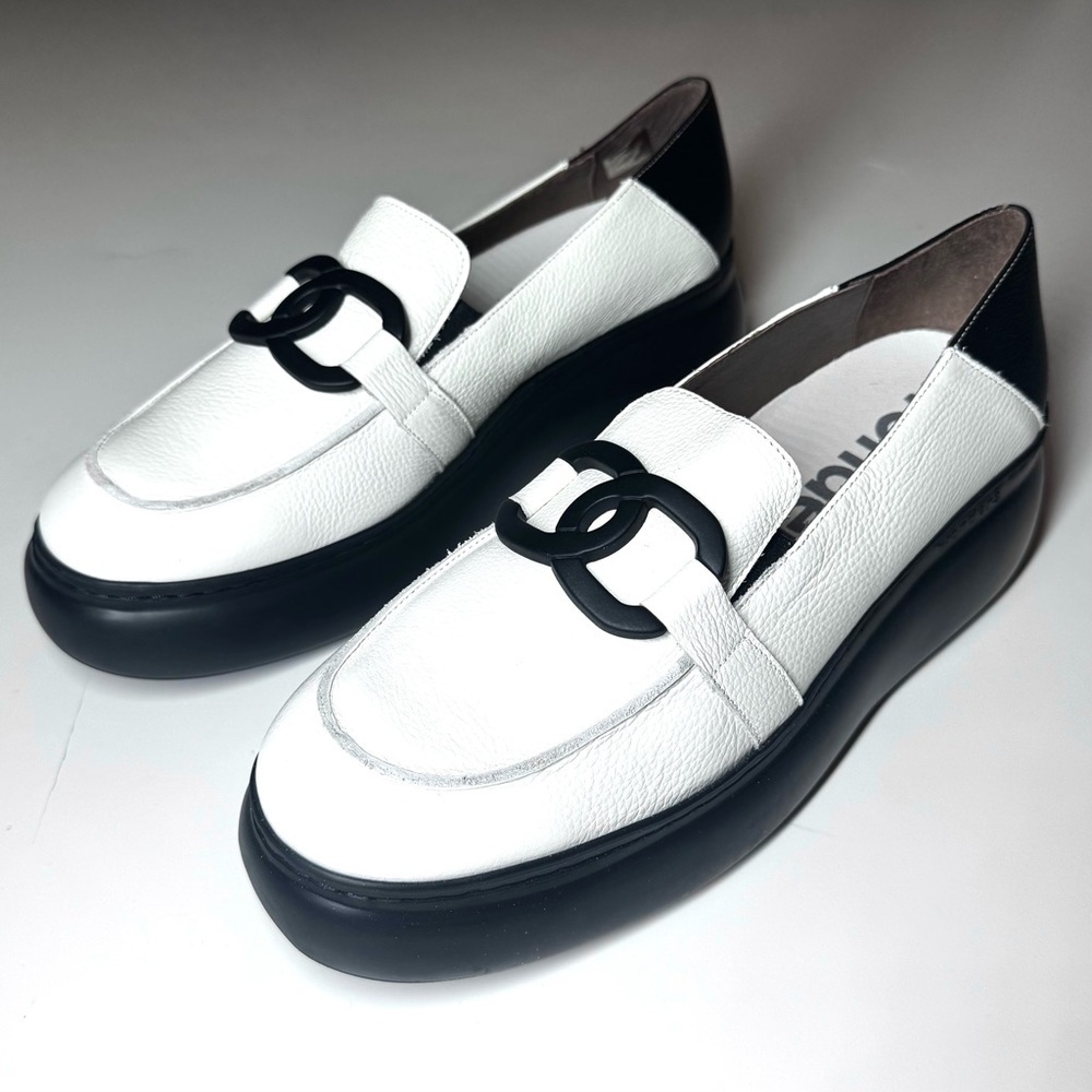 Wonders Women’s Platform Chic White and Black Loafers Size- 41